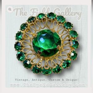 Beautiful Vintage antique art deco emerald green brooch!!
